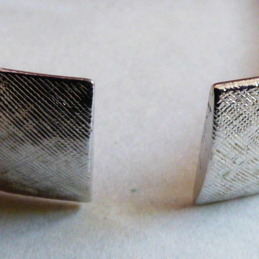 VTG Retro Elegant MONET SIlver Tone Texture Pattern Hinged oval Bangle Bracelet - Picture 6 of 8